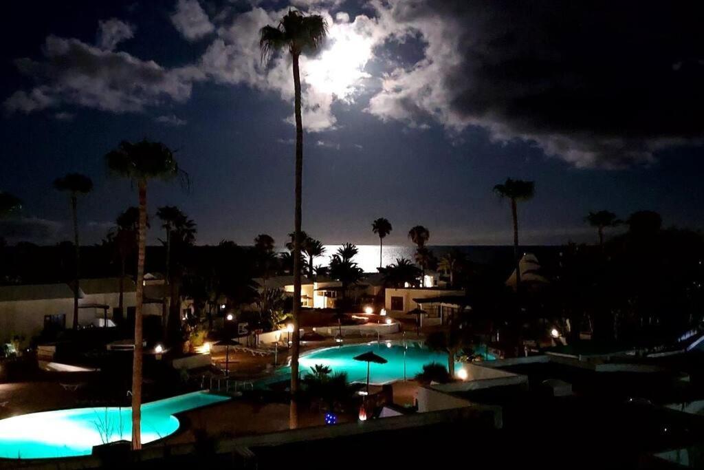 Luxury Ocean View Playa Roca Apartment Costa Teguise Ngoại thất bức ảnh